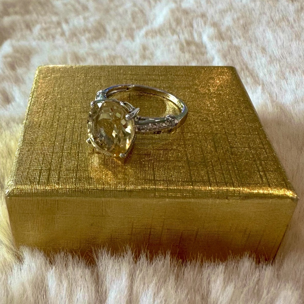 Elegant sterling silver Women's Ring